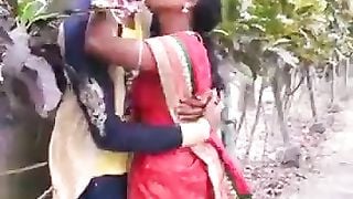 MARATHI DESI BOY AND AUNTY PASSIONATE KISS IN PUBLIC