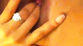 Desi girl fingering and moaning loudly