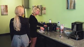 HD blonde lesbians