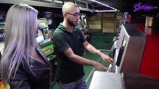 Casino con latinas calientes #1(soldier huge cock y Ashley Grey X)