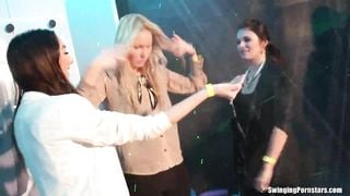 Wet party lesbians fingering quims