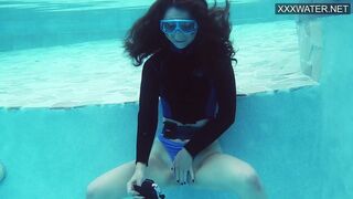 Emi Serene rubs her pussy and films it in the swimming pool