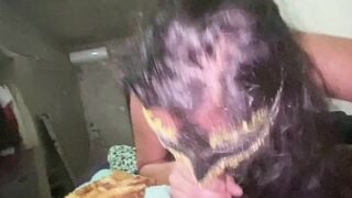 A mi novia le encanta chupar mi verga y cabalga tan increíble que me hace terminar en 3 minutos