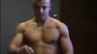 22YO FITNESS HUNK JERKING OFF