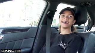 Teen Raven Redmond gets Massage with happy ending