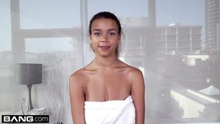 Teen Raven Redmond gets Massage with happy ending