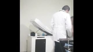 FLAGRA. Sexo no Consultorio, Mulher Transa com Medico - REIDOAMADOR