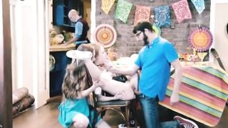 Anya.Olsen.And.Samantha.Hayes.Cinco.De.Pie.O