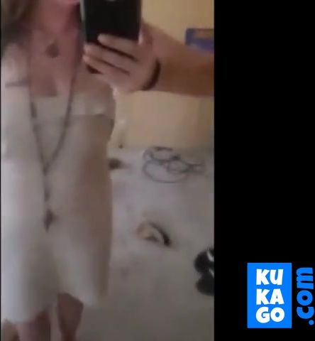 Hot white chick show her body on Periscope