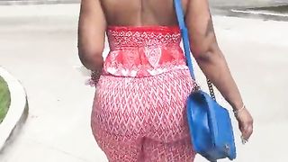 Nice Curved Black Ass Shaking