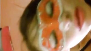 Petite pipe avec ejac faciale