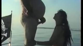 SCOPATA DAL GRASSONE IN BARCA