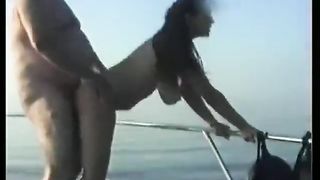 SCOPATA DAL GRASSONE IN BARCA