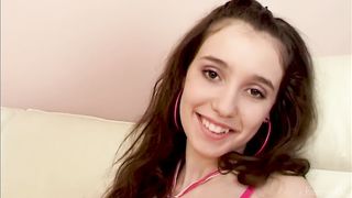 All Natural Coed Kellie Fingers Her Way To A Mind-Blowing Orgasm!