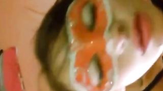 Petite pipe avec ejac faciale