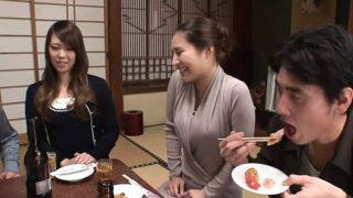 JAPANESE SEXY GIRL SPREADS LEGS FOR A FUCK CREAMPIE