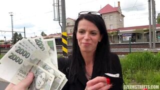 Czech Streets – Milf Enjoys a Vibrator in Public