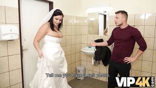VIP4K. Being locked in the bathroom, sexy bride doesnt lose time and seduces random guy