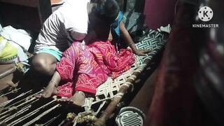 Hot sexy padosan bhabhi ke sath raat main romance hindi audeo