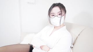 老師上門家訪，卻被學生要求教導生理課，第一次做愛的男同學幹的老師大叫求饒，徹底淪為男同學的洩慾工具，被內射中出