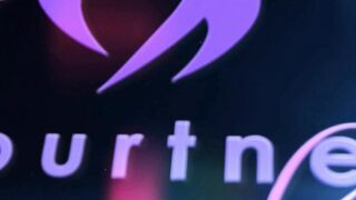 Descubro a mi eposo follando con la empleada del servicio y me pongo muy caliente. Mira el final