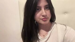 Cute girl sucking her fingers, tits and ass????