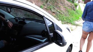 My car breaks down and a guy helps me with the problem