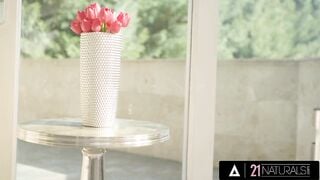 21 NATURALS - Perfect Blonde Lisi Kitty Wants A Big Cock Deep In Her Tight Asshole