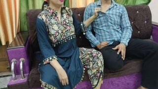 Indian Punjabi stepmother's hand is in the hands of the putt, the stepmother of the stepson, who opened her foodie, put the stepson's lund