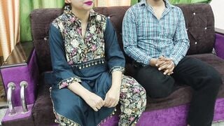 Indian Punjabi stepmother's hand is in the hands of the putt, the stepmother of the stepson, who opened her foodie, put the stepson's lund