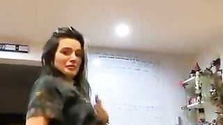 Bella Thorne no bra tongue dance