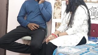 Indian Aunty Fucked- padosan aunty garmi ke bahane air conditioner ki hava khane aai or chut ki chud