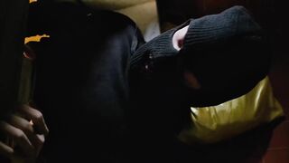 Entra in casa per rubare e ci finisco per scopare (DIALOGHI IN ITALIANO)