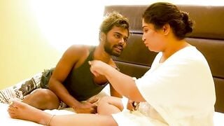 A THEIF RUNNING AWAY TIME SUDDENLY SAW A SEXY BHABI AND FUCKED HER