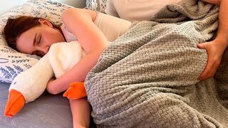 Домогаюсь Свою Сводную Сестренку Пока Она Отдыхает