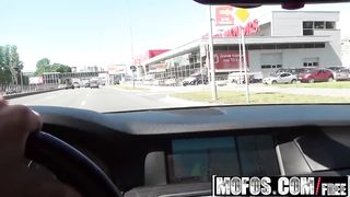 Stranded Teens - Foxy Di - Cutie Gets Roadside Anal - Mofos