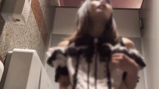 男の人の小便の音聴いたら興奮したのでトイレでオナニーしました