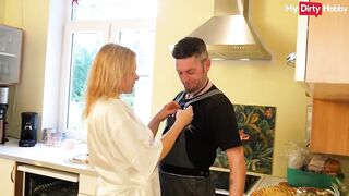 Hot & Horny MILF GinaTomic seduces and fucks the repairman - MyDirtyHobby