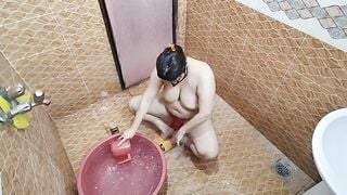 Pakistani bigass step mom in shower and help from stepson