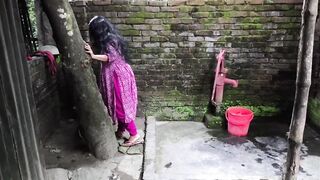 I see my aunty was cleaning the bathroom so I hugged her and started fucking her ass