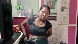 Desi Amma Ki Saree Utar Kar Nangha Kiya