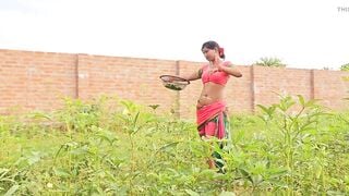 Hot KAAMVALI bhabhi ki chudai beautiful chut with saree removing