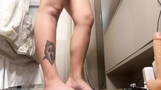 Sexy Tattooed Latina Camgirl Masturbating on Camshow