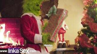 Grinch and Victoria Camargo dirty Christmas and fuck in the anus.