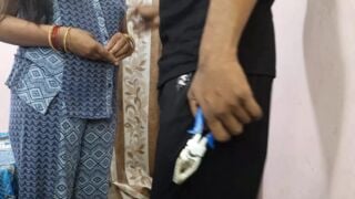 Pinki Bhabhi Seduces TV Mechanic For Sex because she unable to Pay Service