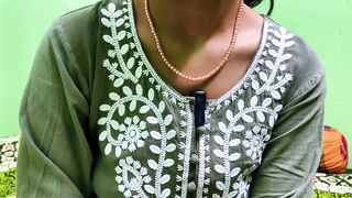 Sexy lady poured juice into her pink pussy