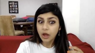 CAMSTER - Mia Khalifa%27s Webcam Turns On Before She%27s Ready