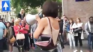 Now that's my kind of protest!