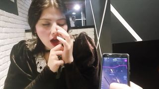 Making Girlfriend Cum in Public Restaurant