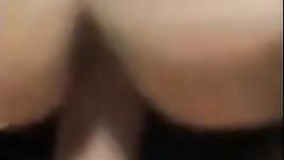 ejac faciale dans la cabine d essayage